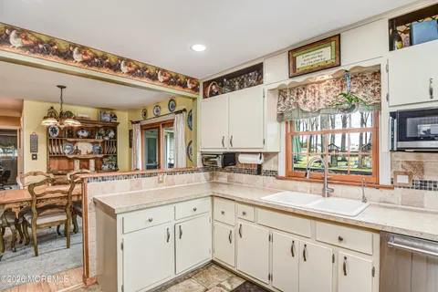 $795,000 | 21 La Valley Drive, Manalapan, NJ 07726