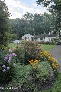 $795,000 | 21 La Valley Drive, Manalapan, NJ 07726