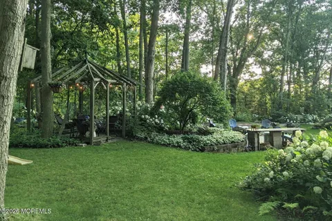 $795,000 | 21 La Valley Drive, Manalapan, NJ 07726