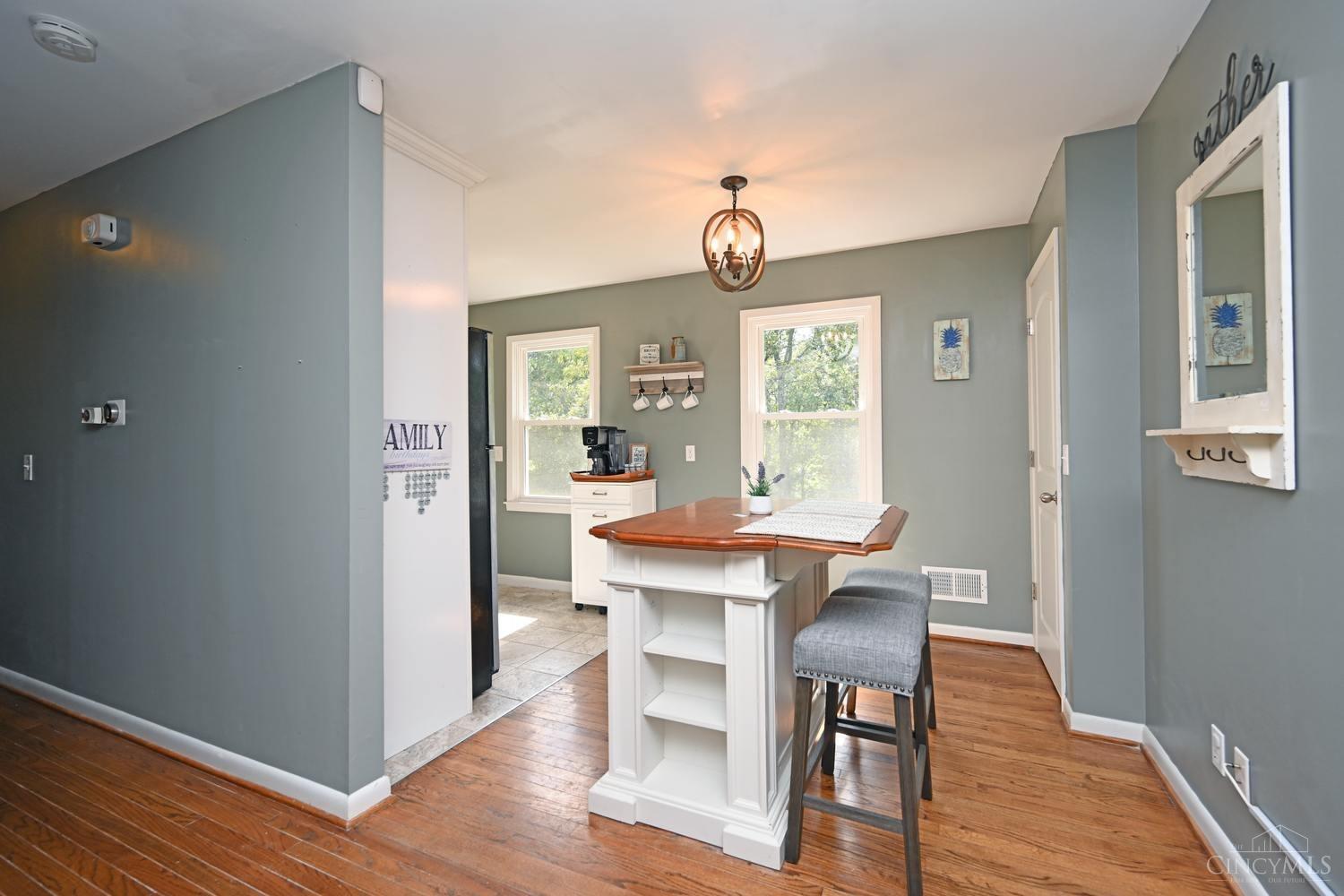 6521 Springdale Road Cincinnati, OH 45247 - Photo 8 of 40