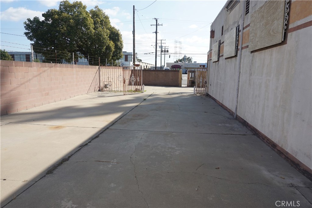 8121 Rosecrans Avenue Paramount, CA 90723 - Photo 11 of 16