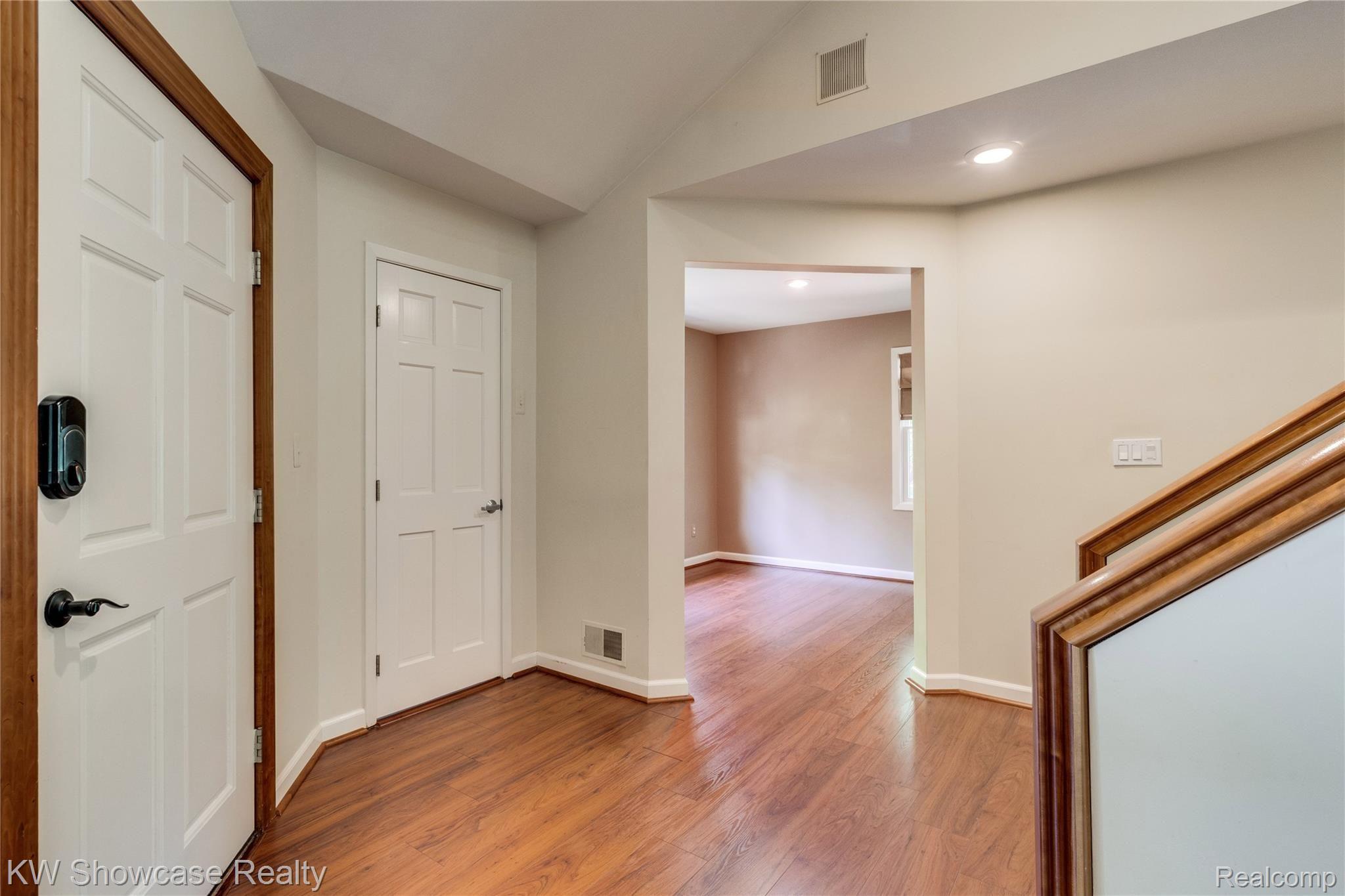 1526 Merry Road Waterford, MI 48328 - Photo 5 of 66 Interiors (1 of 54).jpg