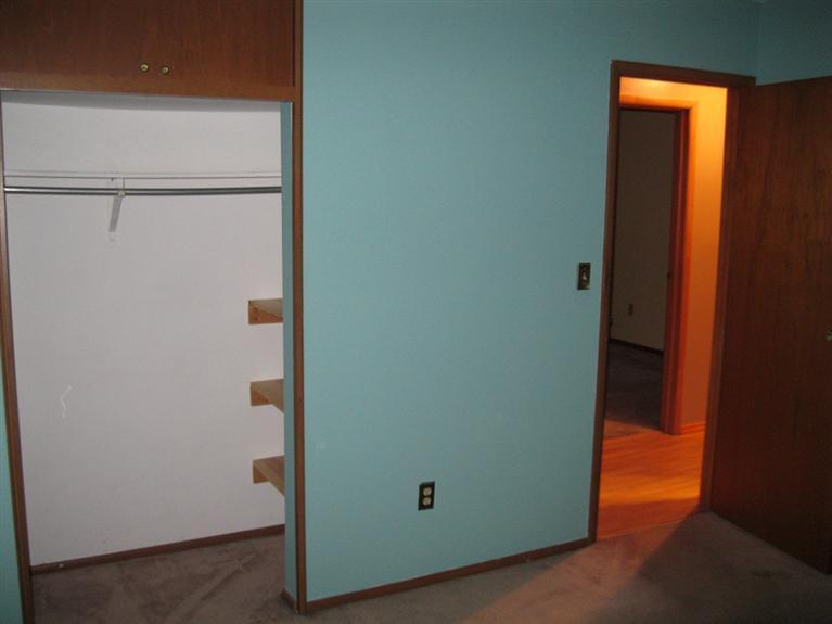 614 Middle Road Camanche, IA 52730 - Photo 15 of 32 Gallery Image 15