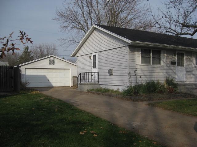 614 Middle Road Camanche, IA 52730 - Photo 2 of 32 Gallery Image 2