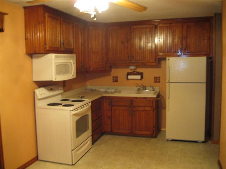 614 Middle Road Camanche, IA 52730 - Photo 5 of 32 Gallery Image 5
