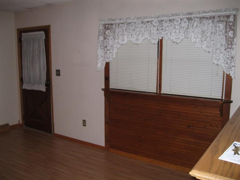 614 Middle Road Camanche, IA 52730 - Photo 8 of 32 Gallery Image 8