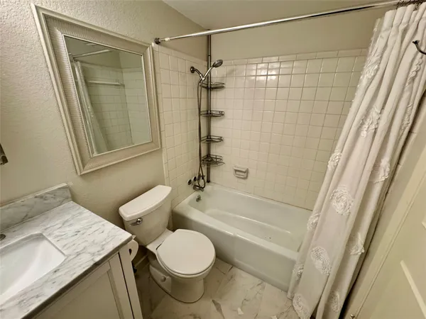 $1,900 | 7920 Rockwood Lane, Unit 138, Austin, TX 78757