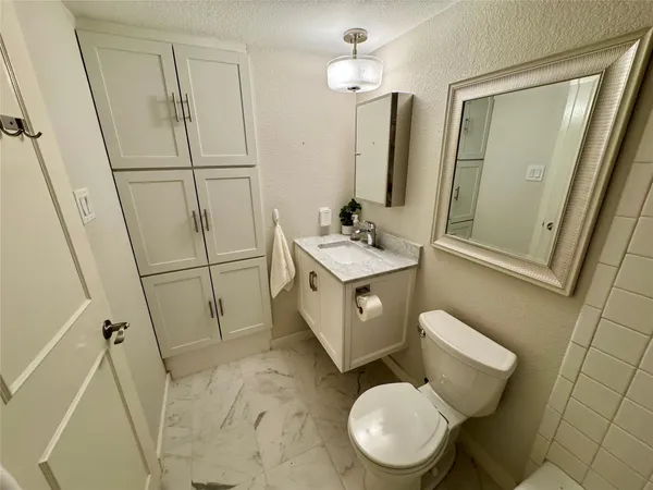 $1,900 | 7920 Rockwood Lane, Unit 138, Austin, TX 78757