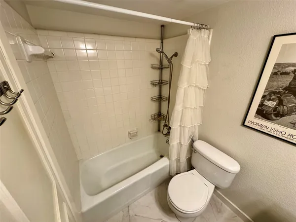 $1,900 | 7920 Rockwood Lane, Unit 138, Austin, TX 78757