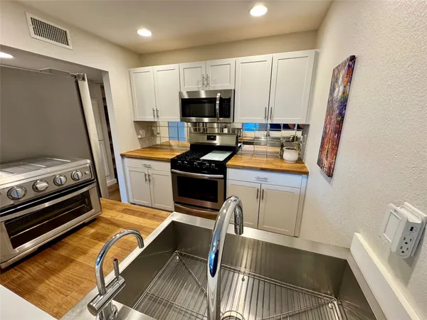 $1,900 | 7920 Rockwood Lane, Unit 138, Austin, TX 78757