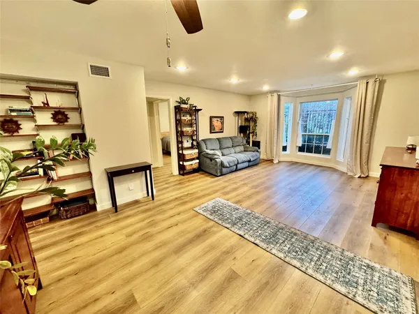 $1,900 | 7920 Rockwood Lane, Unit 138, Austin, TX 78757