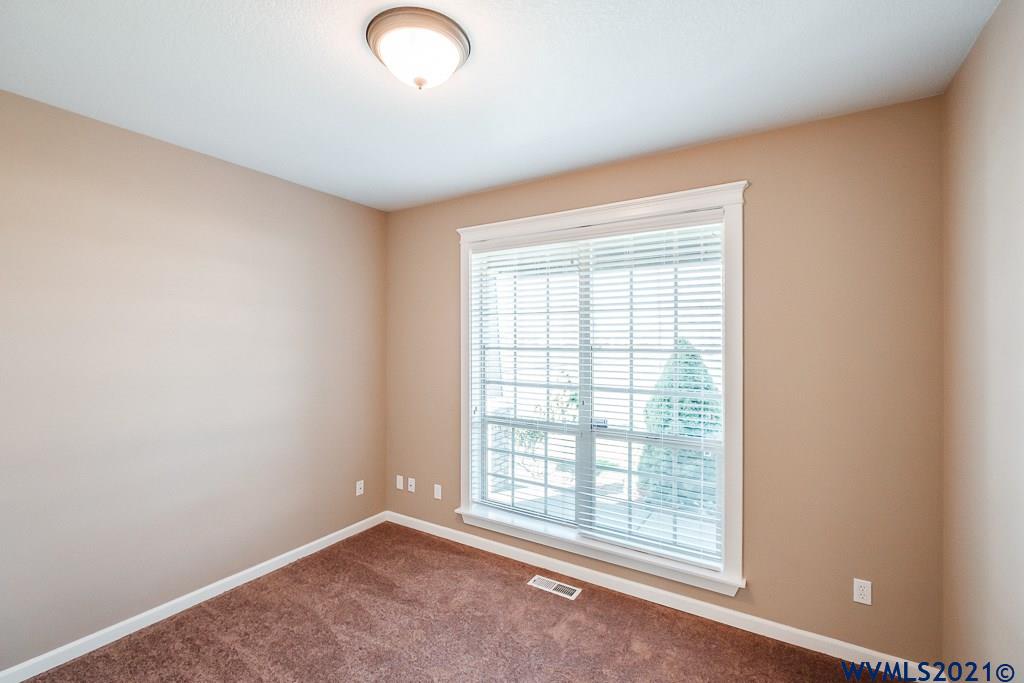 2077 Center Street Southeast Albany, OR 97322 - Photo 5 of 32