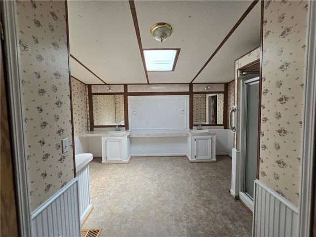 a view of a storage & utility room