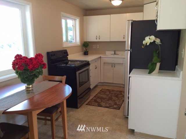 3525 Northeast 7th Place Renton, WA 98056 - Photo 3 of 15