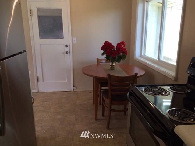 3525 Northeast 7th Place Renton, WA 98056 - Photo 4 of 15