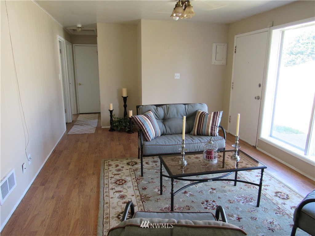 3525 Northeast 7th Place Renton, WA 98056 - Photo 6 of 15
