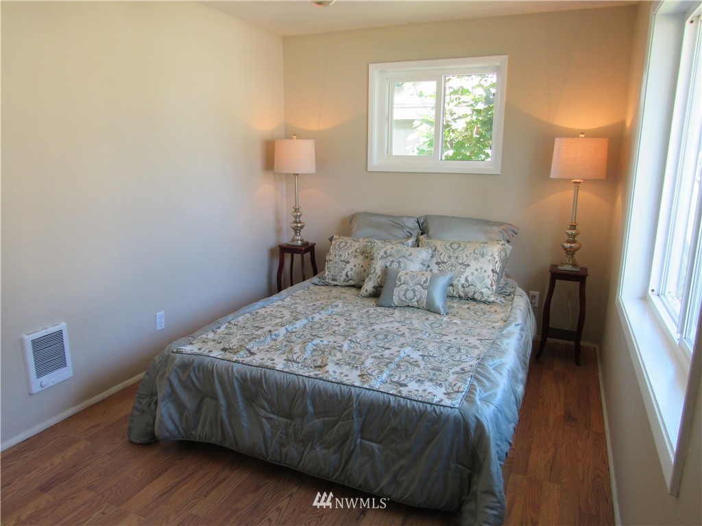 3525 Northeast 7th Place Renton, WA 98056 - Photo 9 of 15