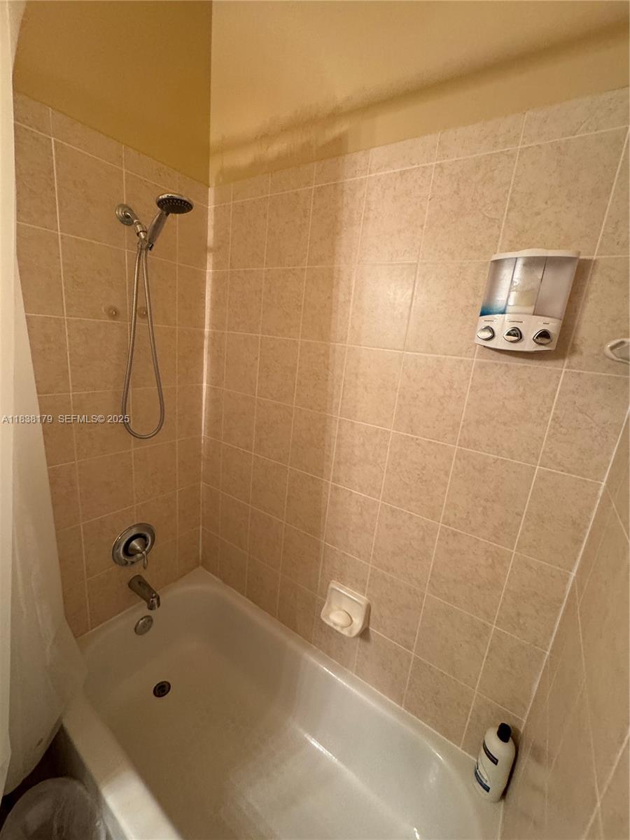 23477 Southwest 112th Place Homestead, FL 33032 - Photo 24 of 49 a bathroom with a bathtub
