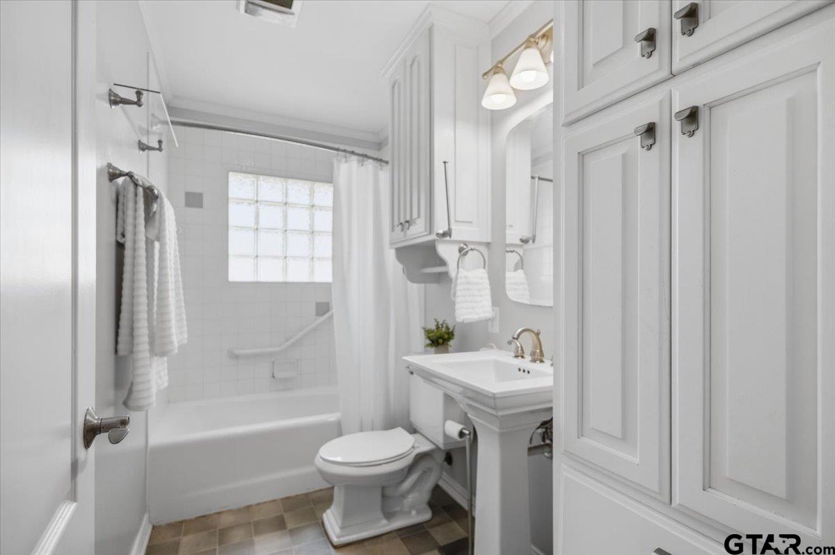 701 Georgia Street Lindale, TX 75771 - Photo 24 of 37 a bathroom with a sink toilet a shower and a mirror