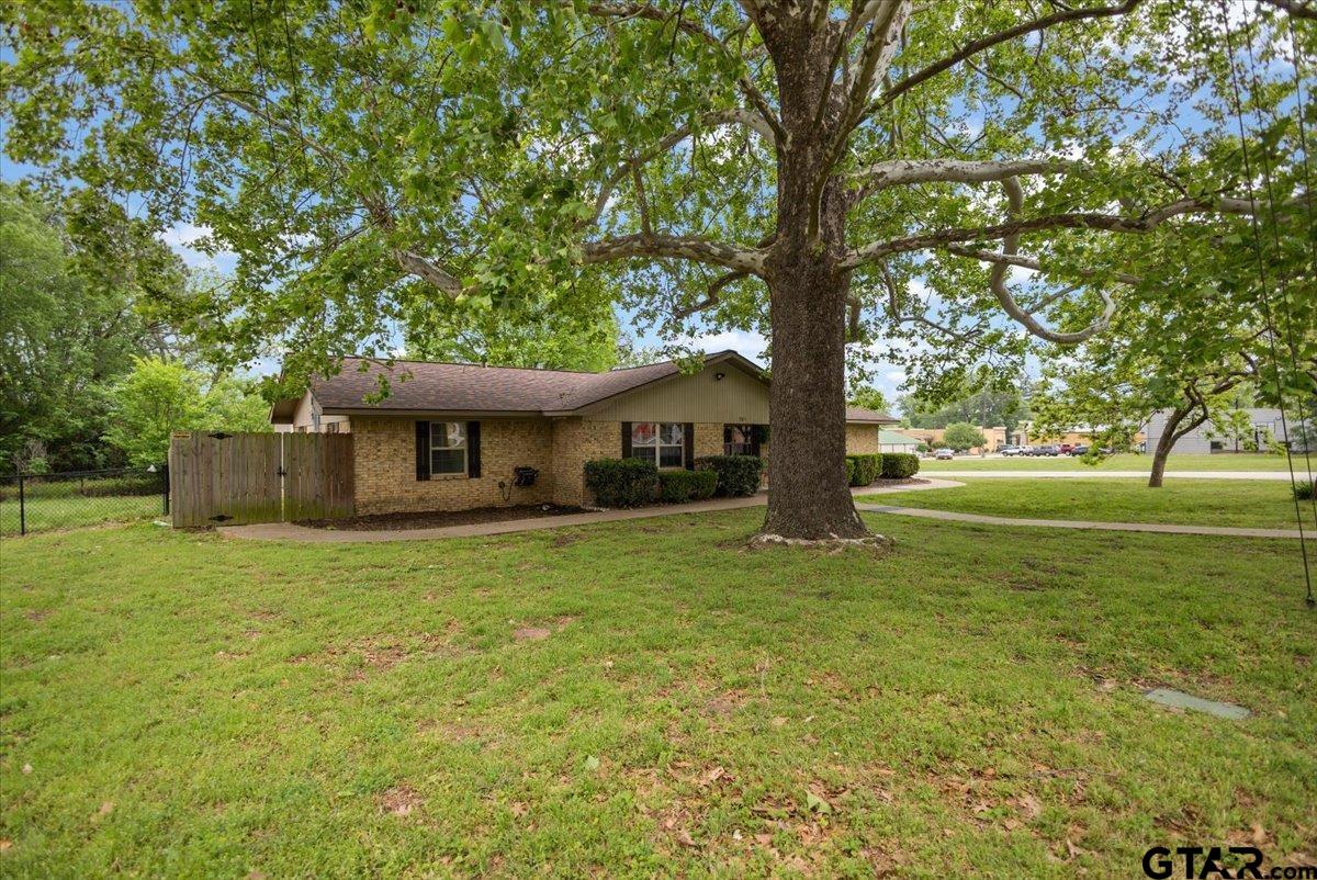 701 Georgia Street Lindale, TX 75771 - Photo 3 of 37 a front view of a house with garden