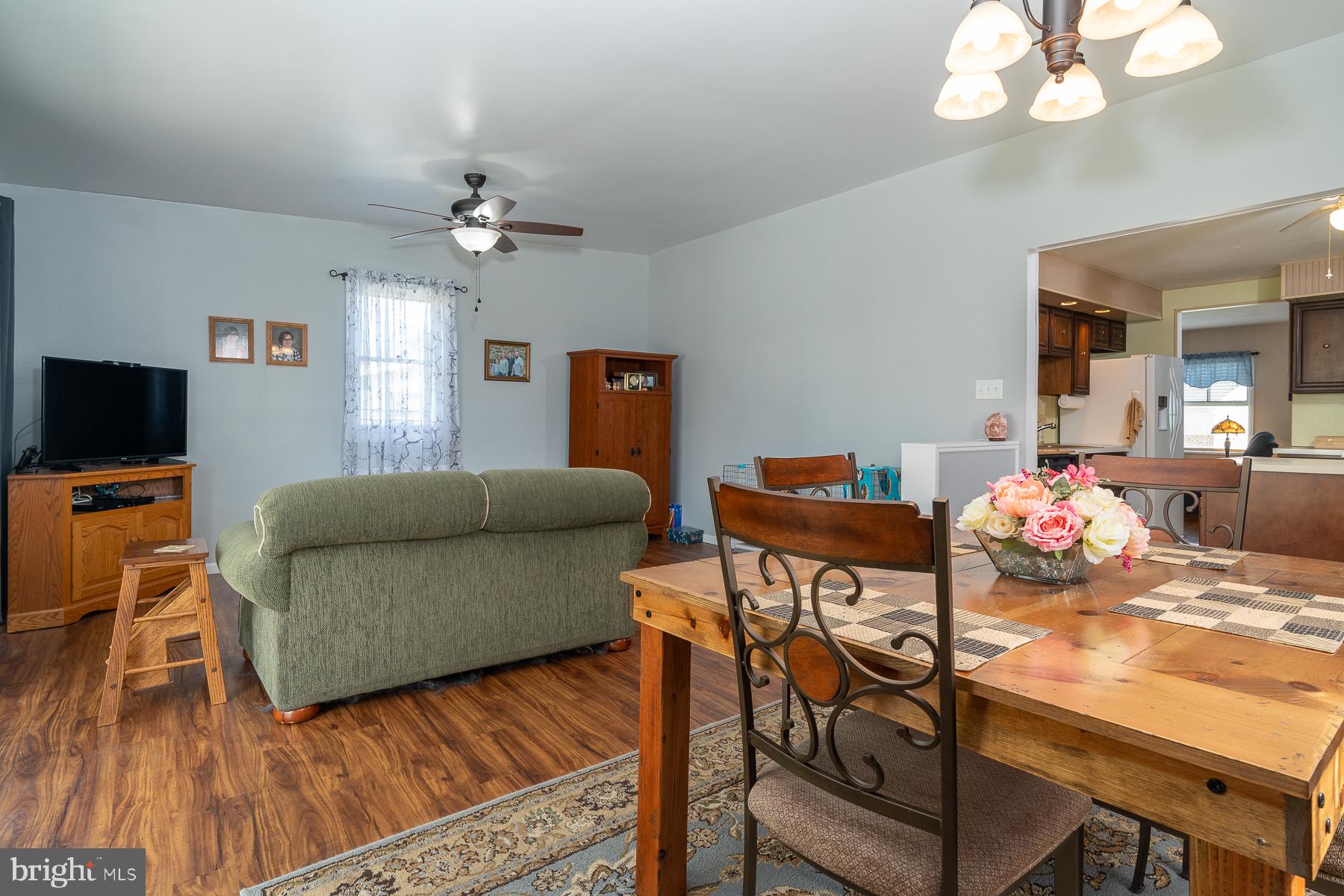 832 Gunnison Road York, PA 17404 - Photo 3 of 35