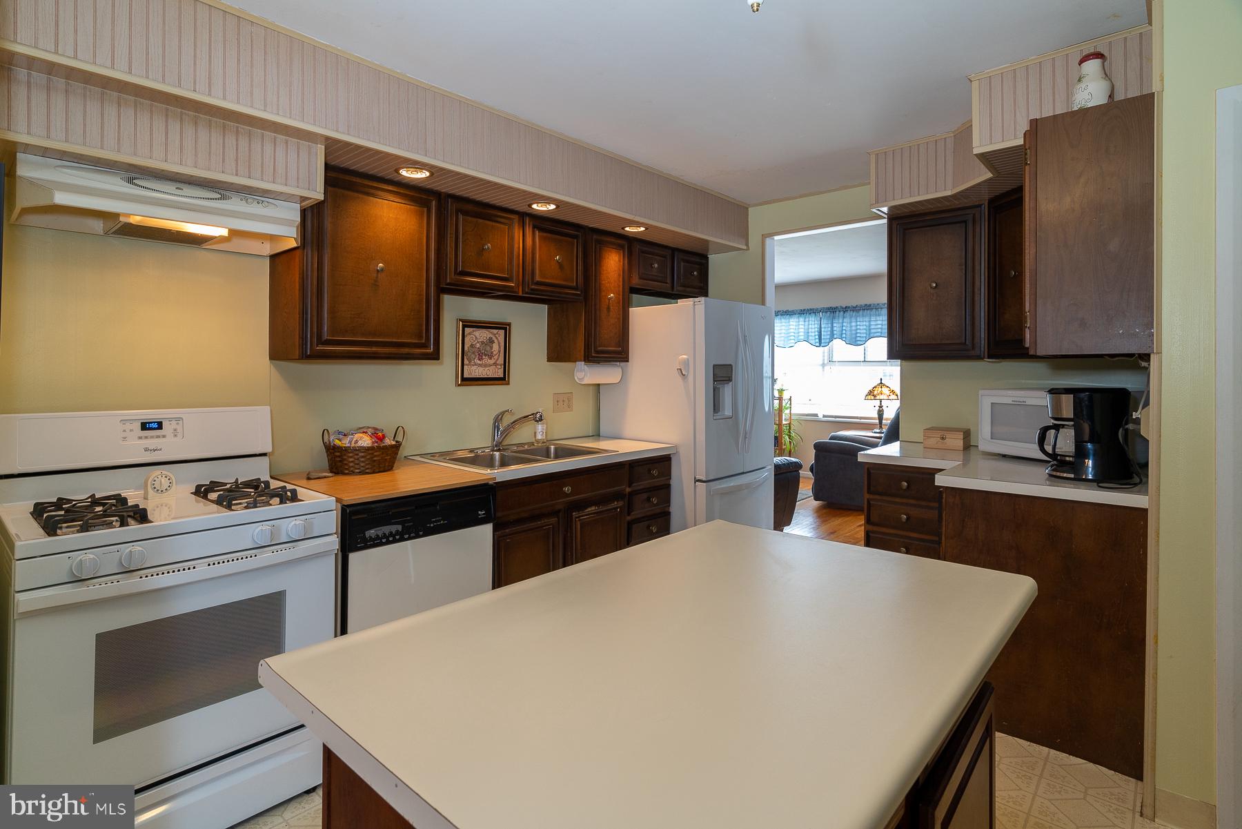 832 Gunnison Road York, PA 17404 - Photo 6 of 35