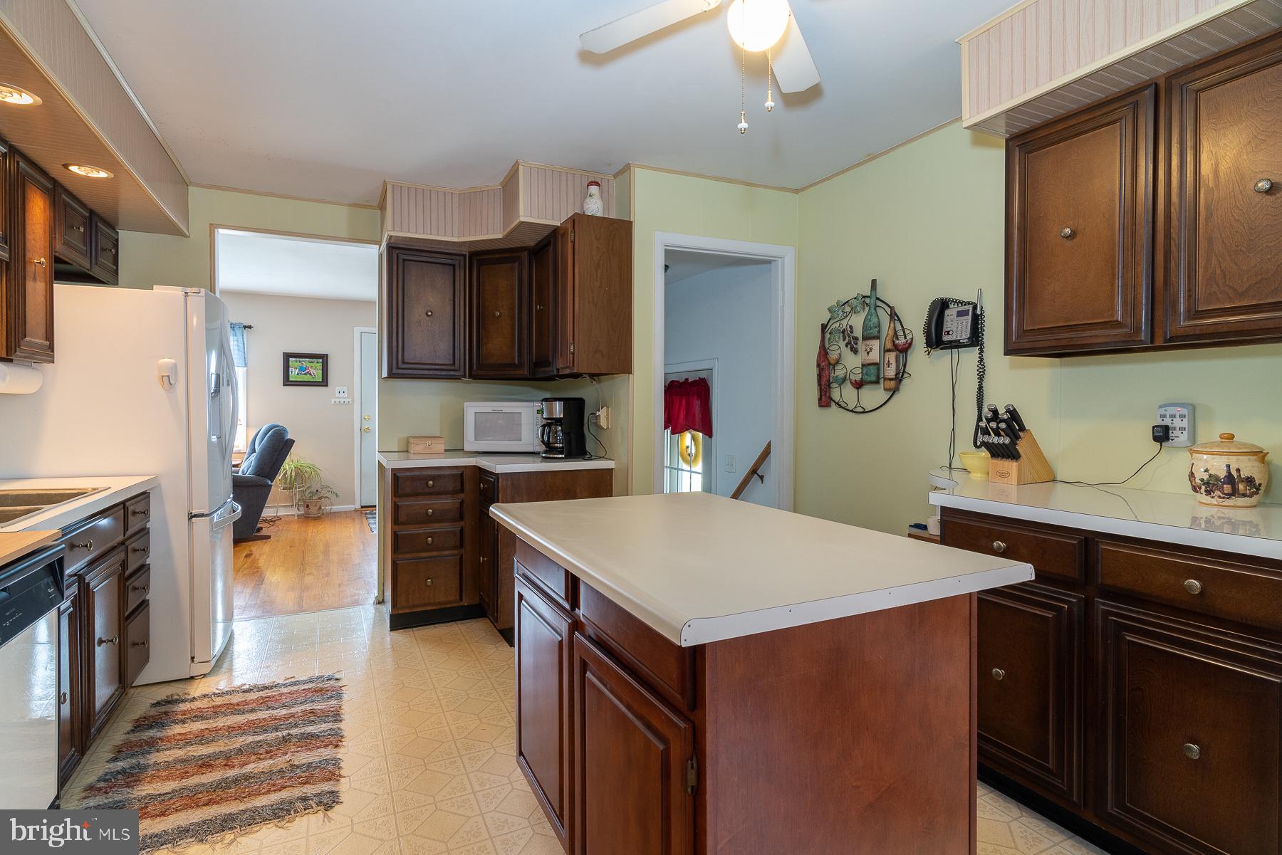 832 Gunnison Road York, PA 17404 - Photo 8 of 35