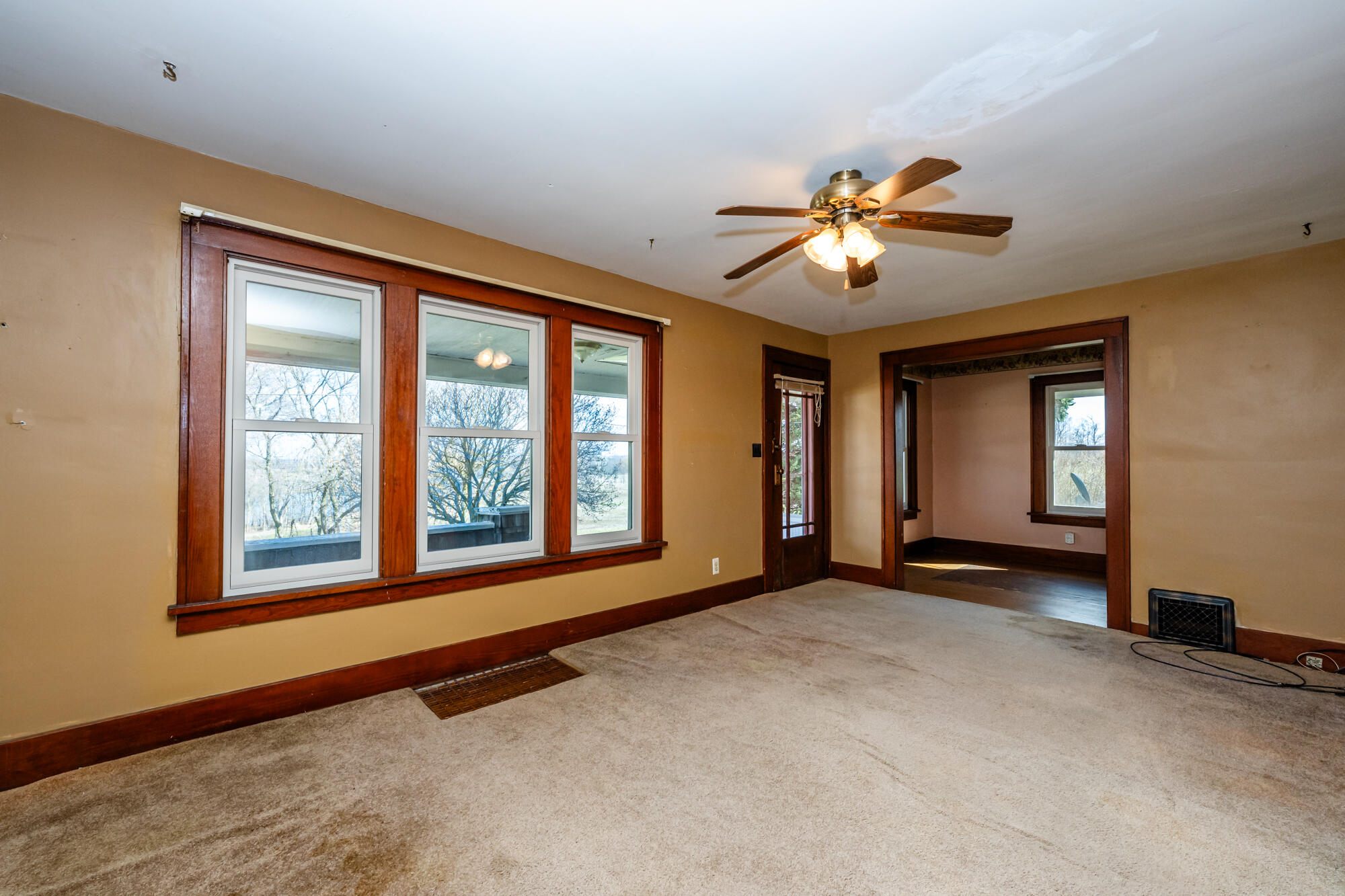 1294 West Glendora Road Buchanan, MI 49107 - Photo 11 of 32 Living Room