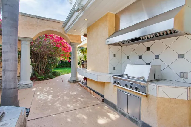 $1,675,000 | 2399 Ivy Road, Oceanside, CA 92054