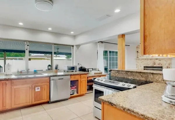 $7,500 | 5940 Northeast 22nd Avenue, Fort Lauderdale, FL 33308