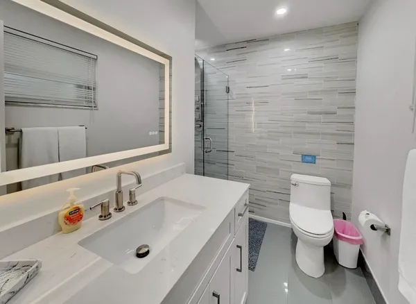 $7,500 | 5940 Northeast 22nd Avenue, Fort Lauderdale, FL 33308