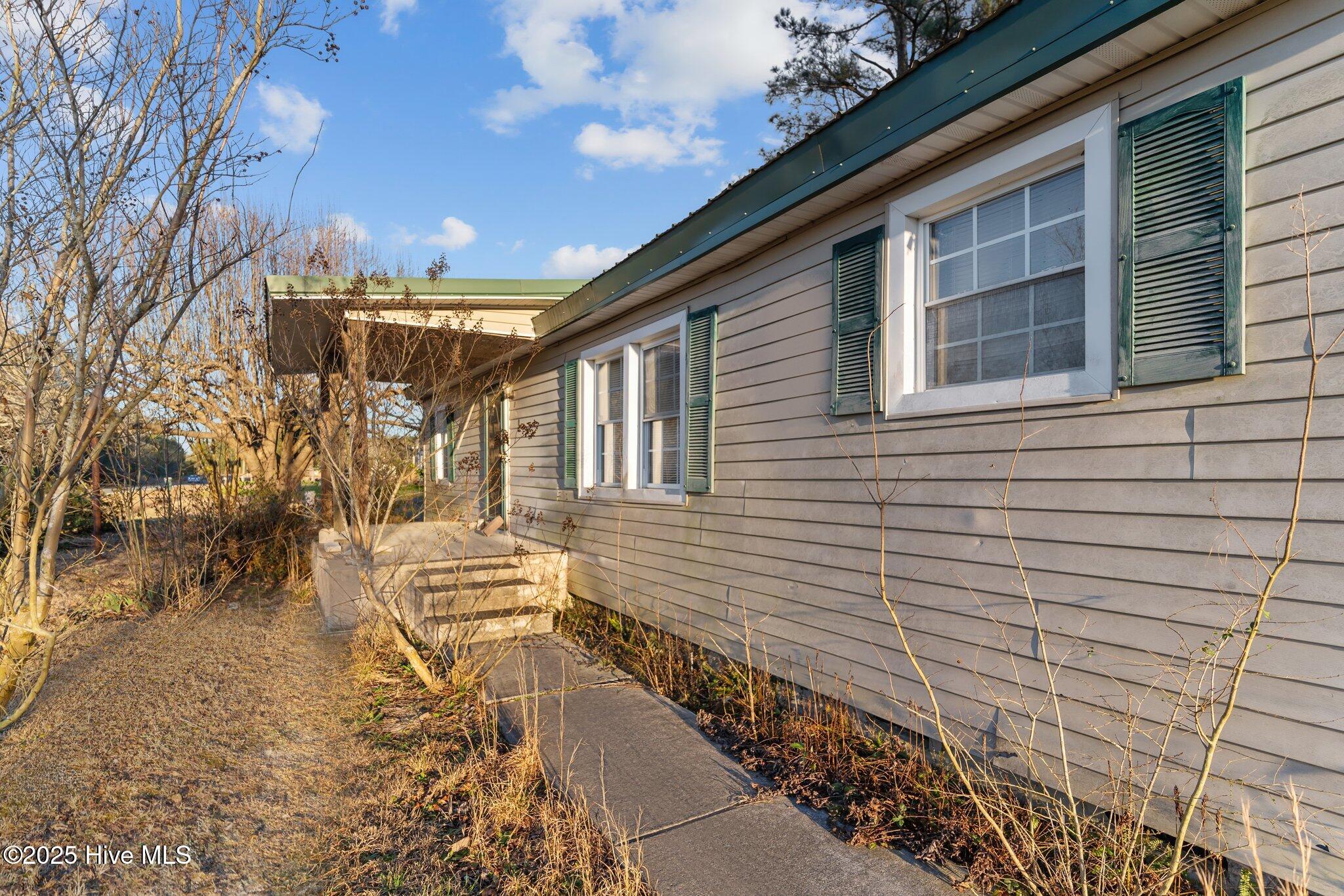 318 Locks Road, Unit 1 Riegelwood, NC 28456 - Photo 19 of 29 25-web-or-mls-BTS05163_1