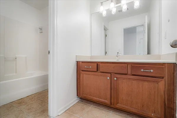 $395,000 | 275 Island Village Drive, Memphis, TN 38103