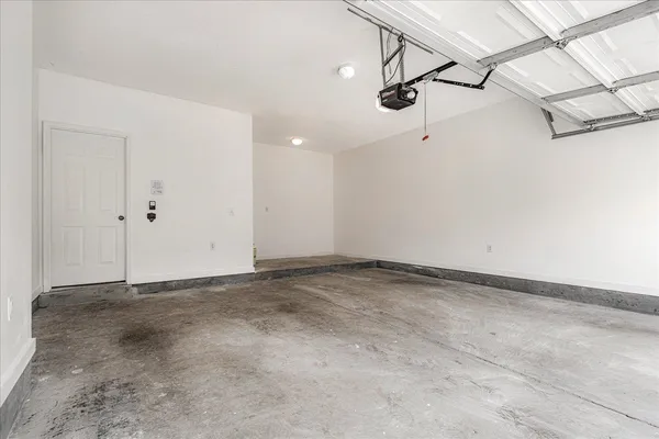 $395,000 | 275 Island Village Drive, Memphis, TN 38103