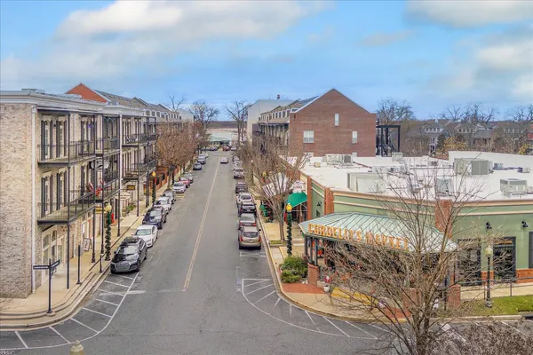 $395,000 | 275 Island Village Drive, Memphis, TN 38103