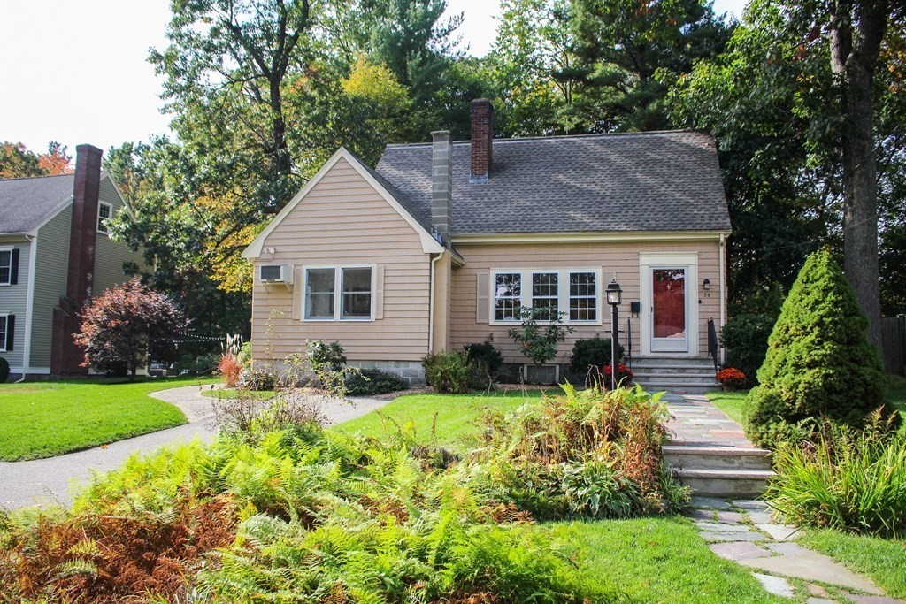 39 Hampshire Road Reading, MA 01867 - Photo 1 of 42 Gallery Image 1