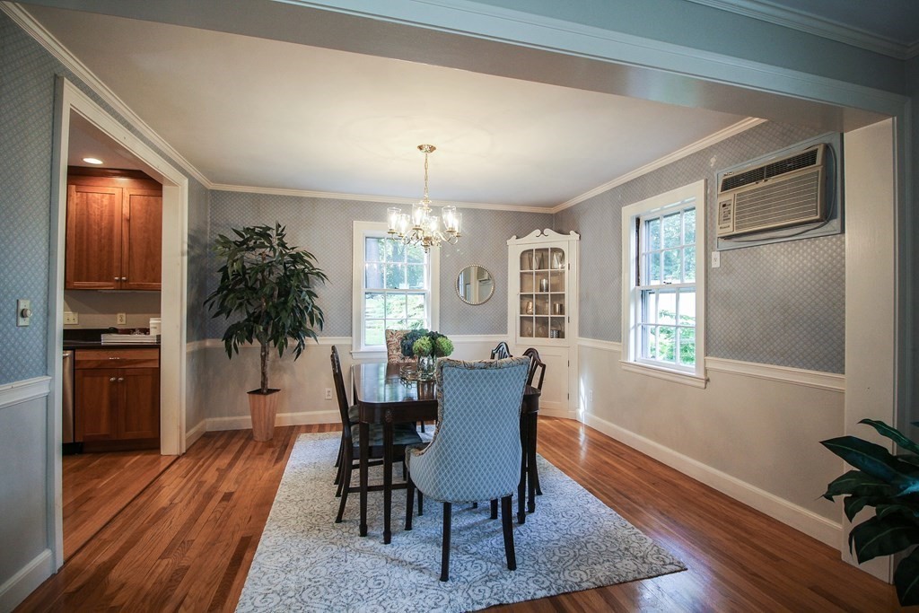 39 Hampshire Road Reading, MA 01867 - Photo 6 of 42 Gallery Image 6