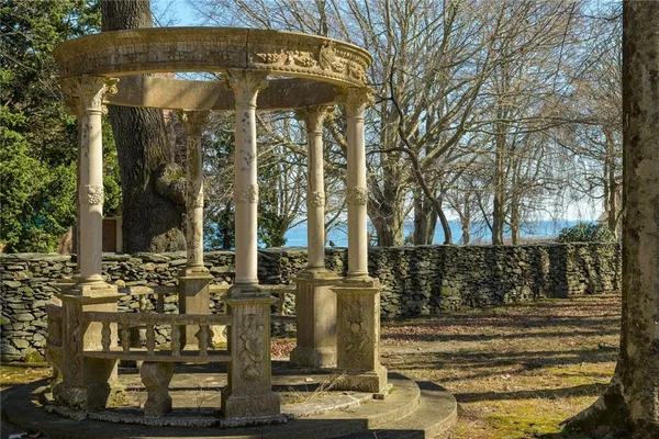 $5,995,000 | 9 Ocean Lawn Lane, Newport, RI 02840