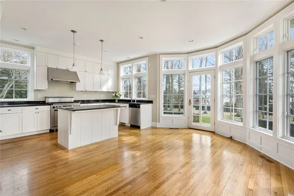 $5,995,000 | 9 Ocean Lawn Lane, Newport, RI 02840