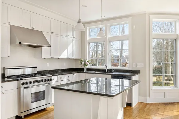 $5,995,000 | 9 Ocean Lawn Lane, Newport, RI 02840