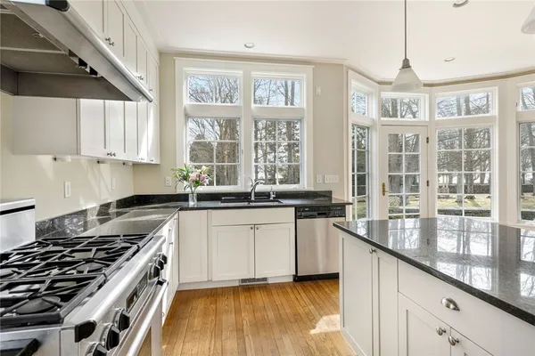 $5,995,000 | 9 Ocean Lawn Lane, Newport, RI 02840