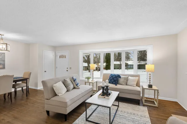 $379,900 | 3933 Edgewood Avenue North, Crystal, MN 55427