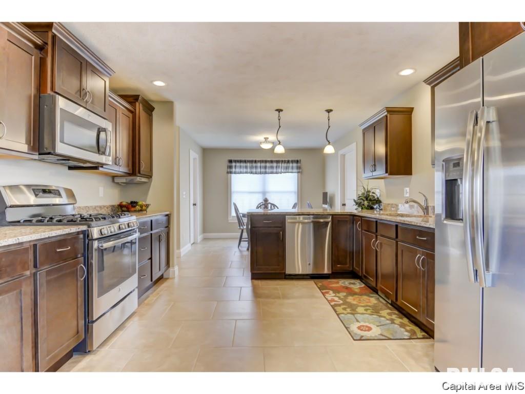 334 Butler Lane Chatham, IL 62629 - Photo 8 of 32 Gallery Image 8