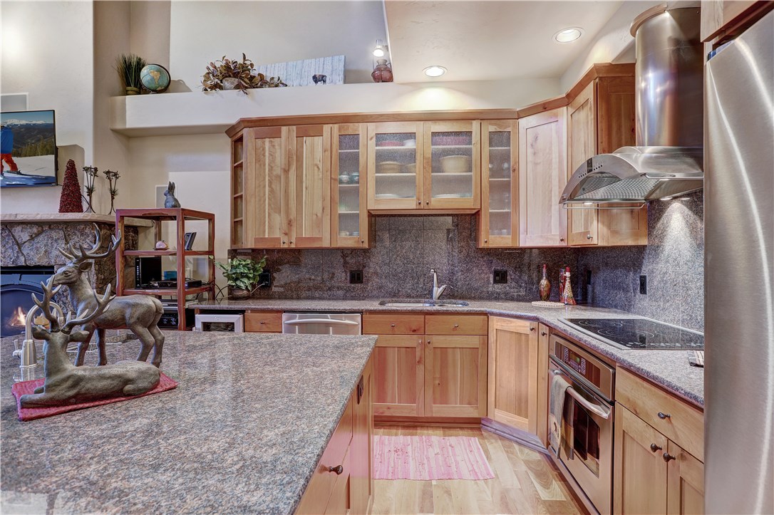 520 South Ridge Street, Unit 520 Breckenridge, CO 80424 - Photo 8 of 25 Kitchen