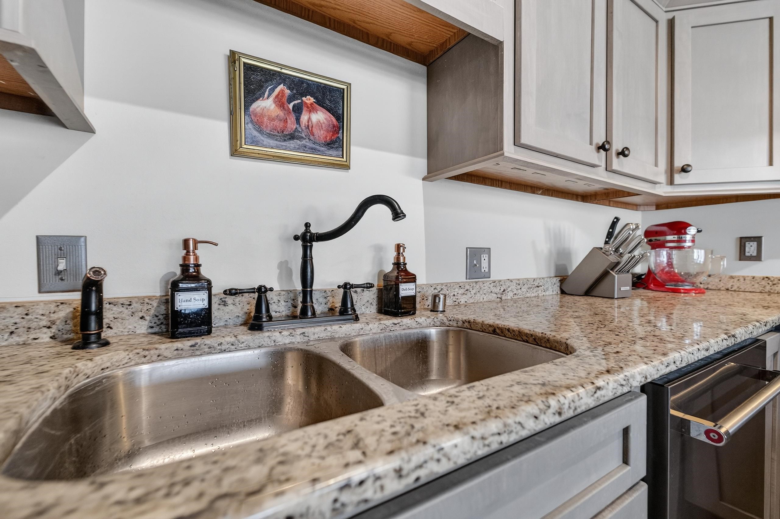 7115 Spring Hill Drive Middleton, WI 53562 - Photo 18 of 58