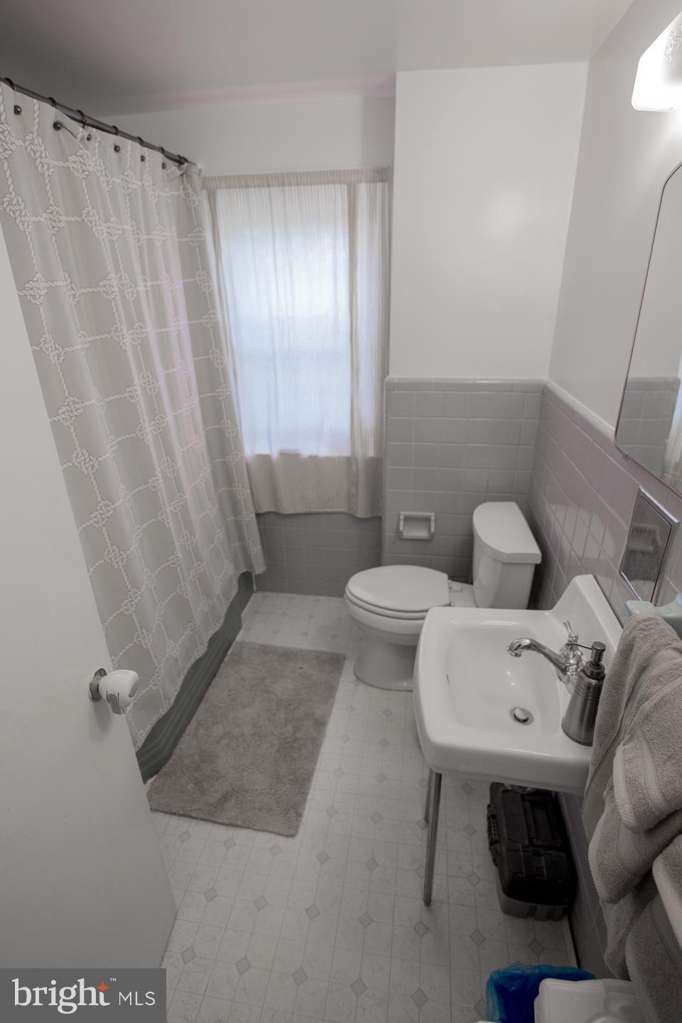 4003 Byron Road Wilmington, DE 19802 - Photo 21 of 22 Upstairs Bath