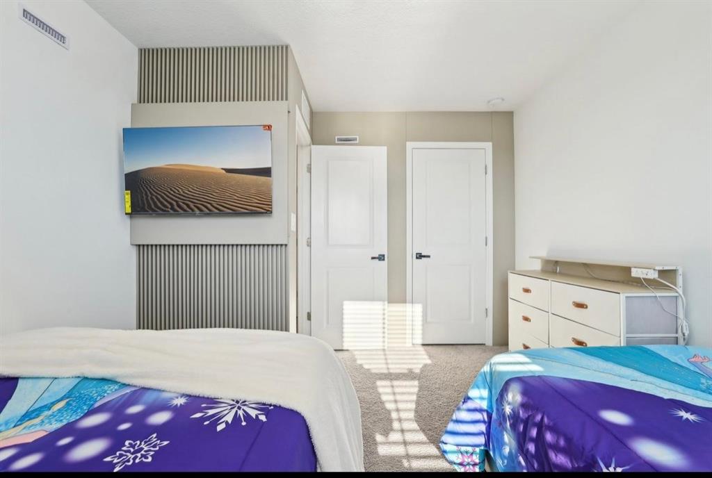 646 Longboat Drive Davenport, FL 33896 - Photo 34 of 41 a bedroom with a bed and a dresser