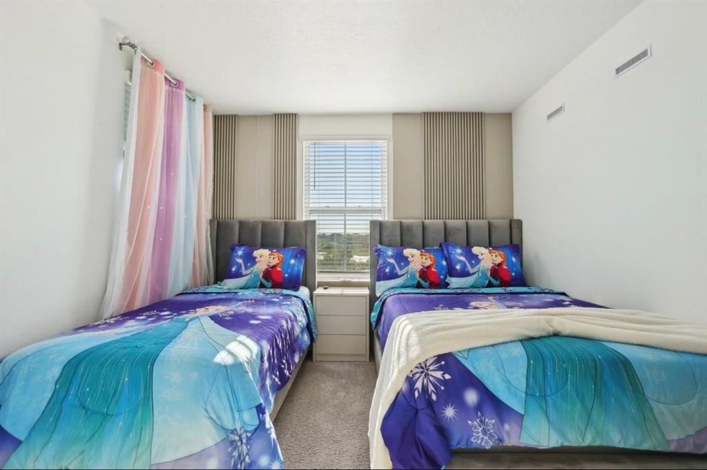 646 Longboat Drive Davenport, FL 33896 - Photo 38 of 41 a bed room with two beds and a chair