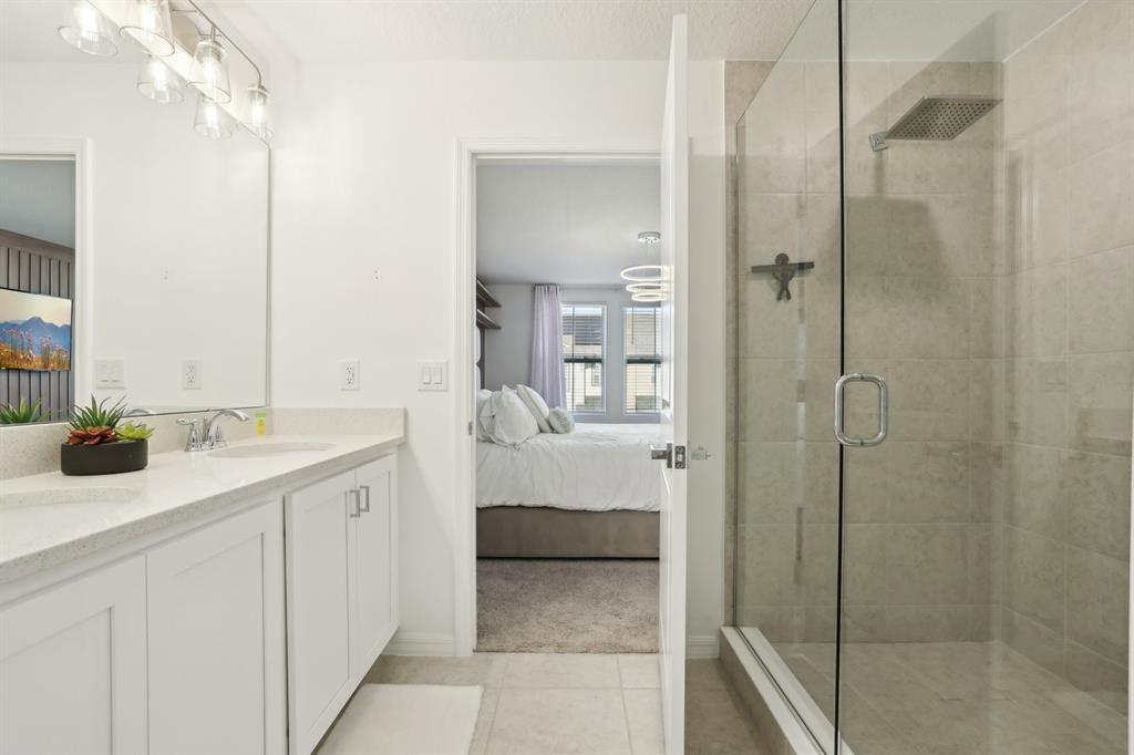 646 Longboat Drive Davenport, FL 33896 - Photo 10 of 41 a en suite bathroom with a shower sink and mirror