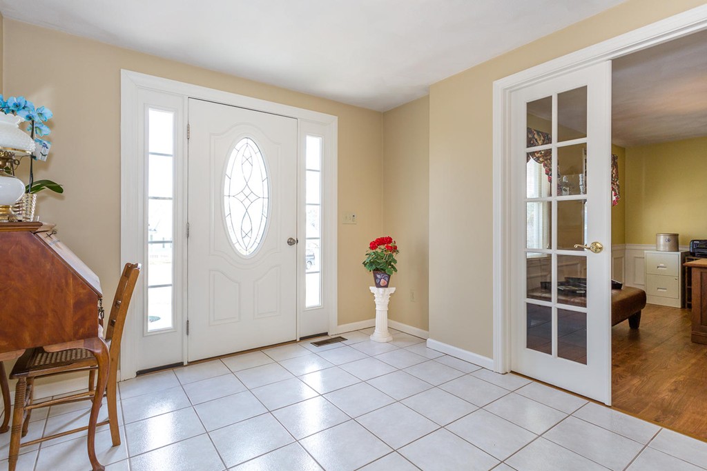49 Sparrow Road Stoughton, MA 02072 - Photo 3 of 29 Gallery Image 3
